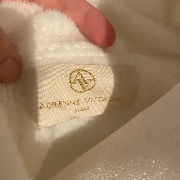 ⭐️ Adrienne Vittadini Robe ⭐️ - Picture 6 of 9